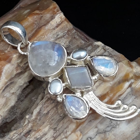 Rainbow Moonstone & Titanium Pearl Pendant - Picture 4 of 5